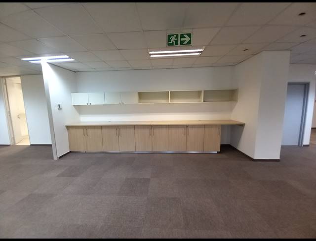 526M² OFFICE TO LET IN BRYANSTON